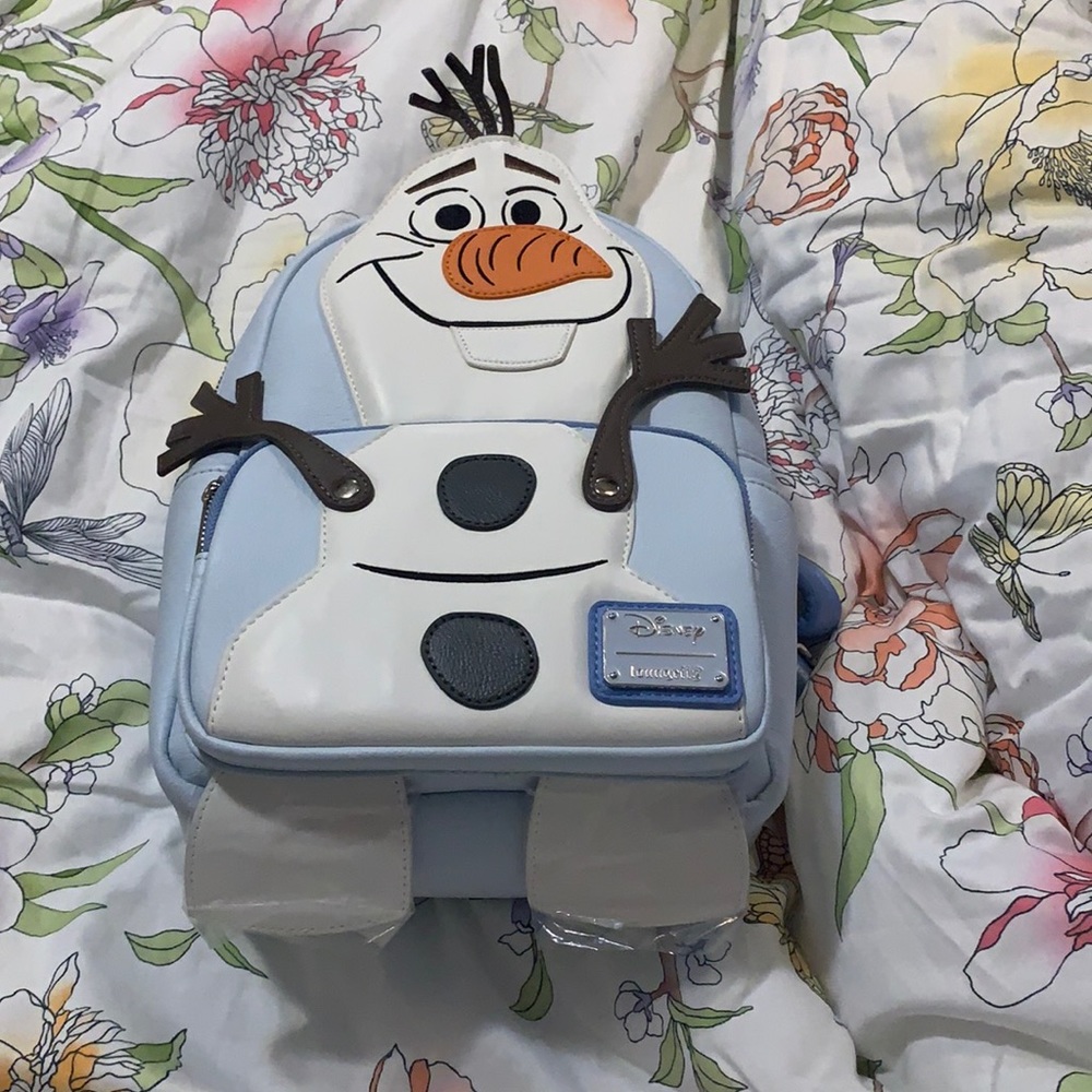 Olaf frozen loungefly mini backpack. Moving arms NWT BLUE